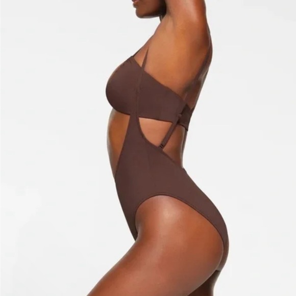 BNWT! SKIMS Recycled Swim Cut Out Open Bust One Piece Size S in Color Cocoa - Picture 2 of 8